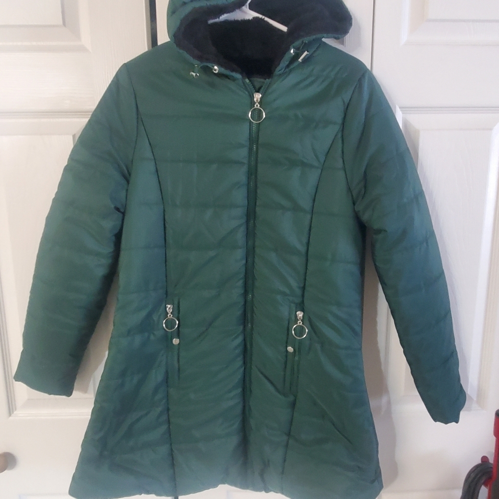 Green Long Coat Puffer Fleece Lined. Med. Great Condution. Long Sleeves. Unbrand